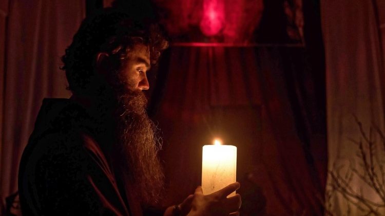 O silêncio como vocação: o testemunho de monges e carmelitas em um mundo marcado pelo ruído