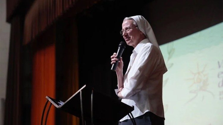 O Papa nomeia a irmã Simona Brambilla membro do Dicastério para os Bispos