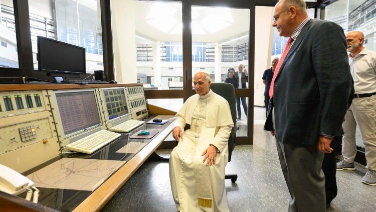 Rádio Vaticano celebra 95 anos com sete programas multilíngues
