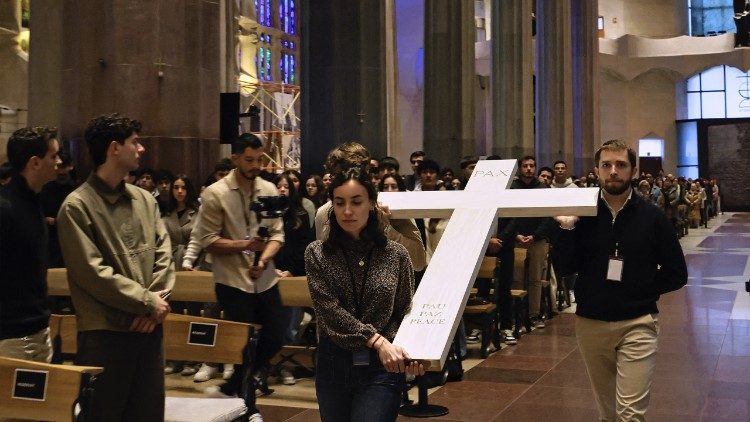 Barcelona: jovens em oração pela paz em Camarões