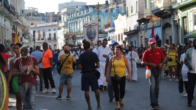 A Igreja em Cuba, um sinal de caridade e consolação: povo aspira à dignidade