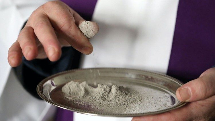 Papa: Quaresma, conversão do coração e jejum das palavras