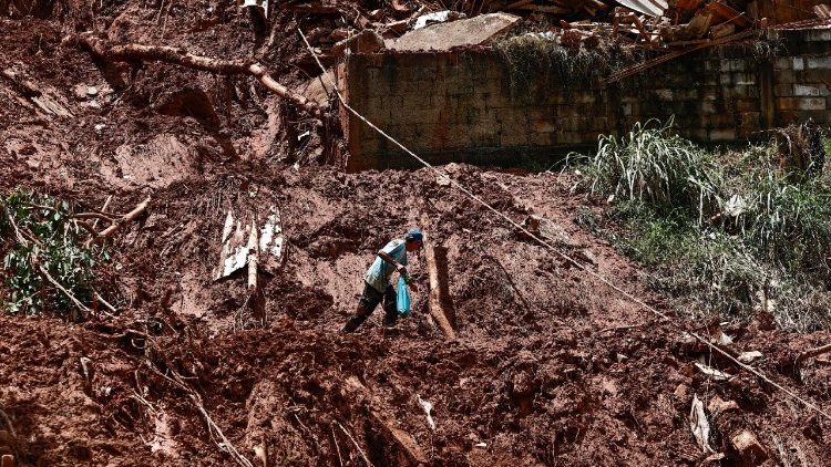 Chuvas em Minas: sobe o número de mortos e Igreja Católica intensifica ações