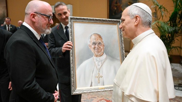 “Papa deve ser livre para denunciar injustiça e promover a paz”, afirma Leão XIV