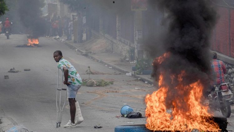 Haiti: eleições ameaçadas pela violência e pelo caos, afirma bispo Dumas