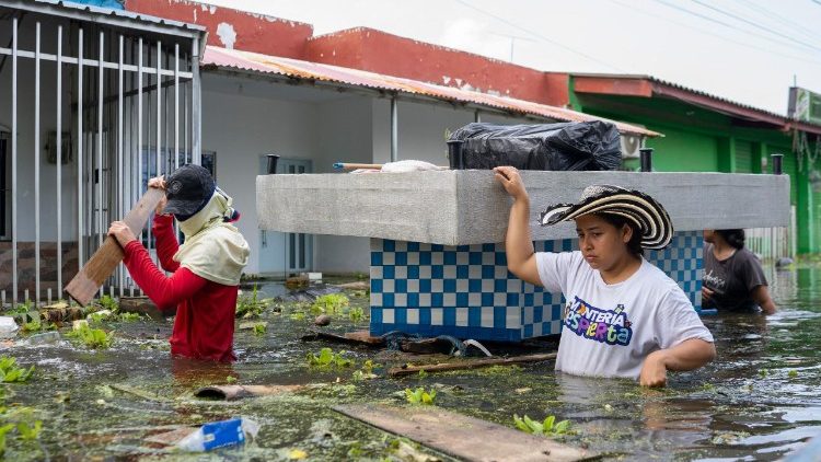 A proximidade do Papa às famílias atingidas por inundações na Colômbia