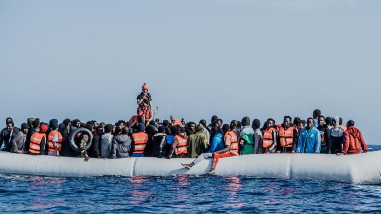 Naufrágio no Mediterrâneo: 53 migrantes mortos ou desaparecidos