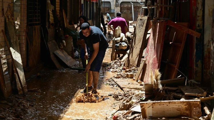 Diocese de Leopoldina organiza apoio às vítimas de enchentes em Ubá (MG)