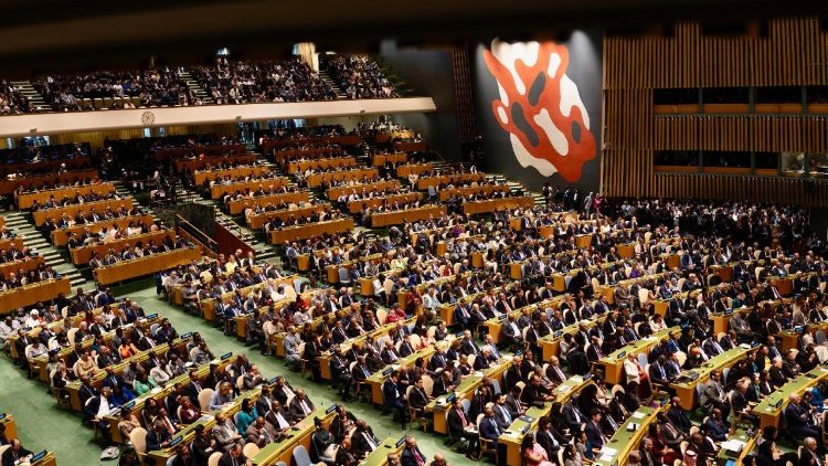 Barriga de aluguel, Santa Sé à ONU: proteger sempre as mulheres e as crianças