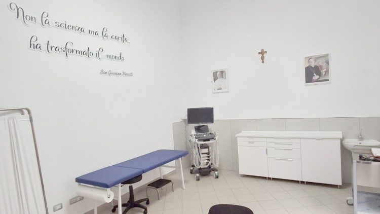 Itália: em Acerra, que o Papa visita em maio, inaugurado um posto de saúde aos pobres