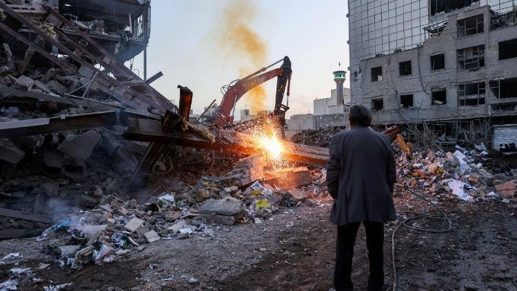 Ataque ao Irã, a frente se expande. Chipre é alvo de drones
