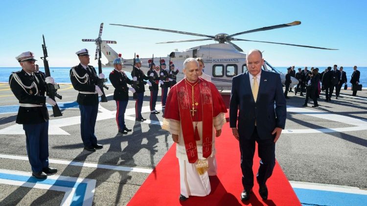 Papa já está no Principado de Mônaco para dar início à viagem apostólica