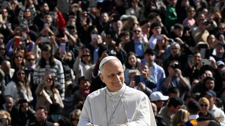 Papa: na Igreja, a hierarquia existe em função do serviço, não do poder