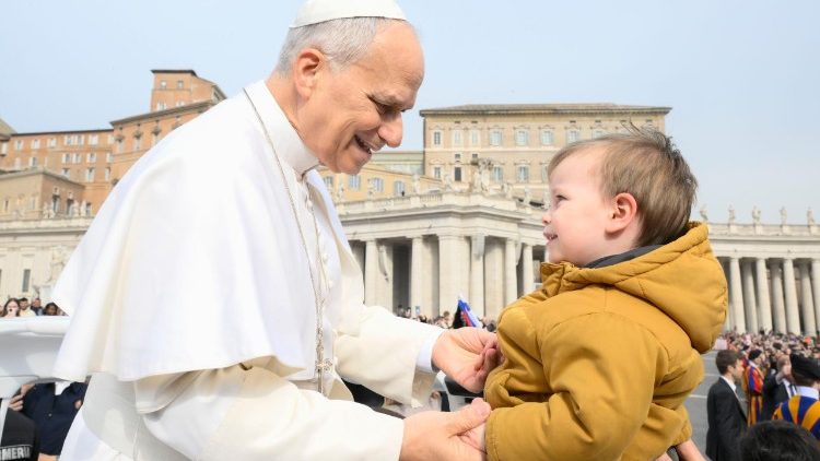 Papa: a Igreja é humana e divina, sinal visível da ação de Cristo na história
