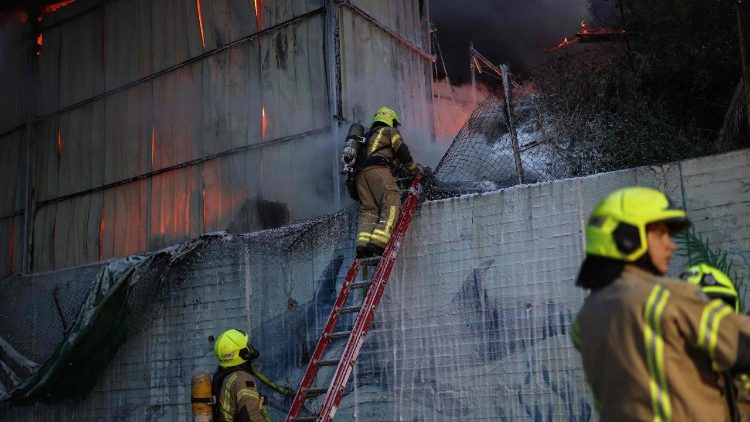 Irã ataca Telaviv em resposta pela morte de Larijani e Soleimani