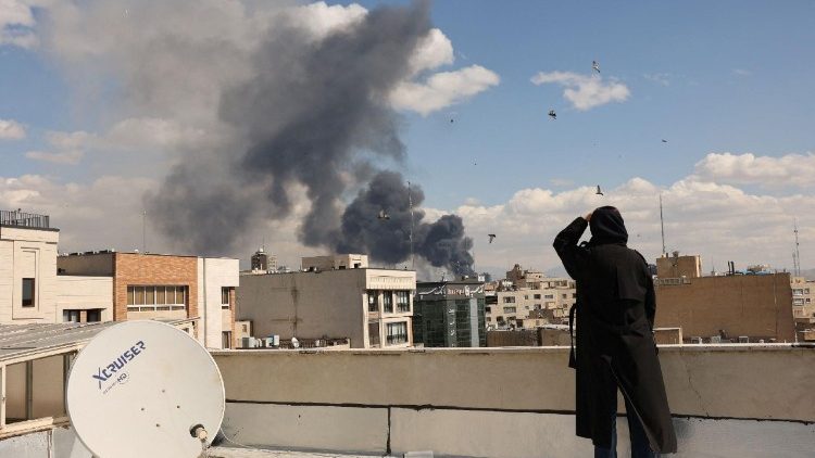 Ataques de amplo alcance do Irã, que alerta: “Nenhuma abertura para o diálogo”