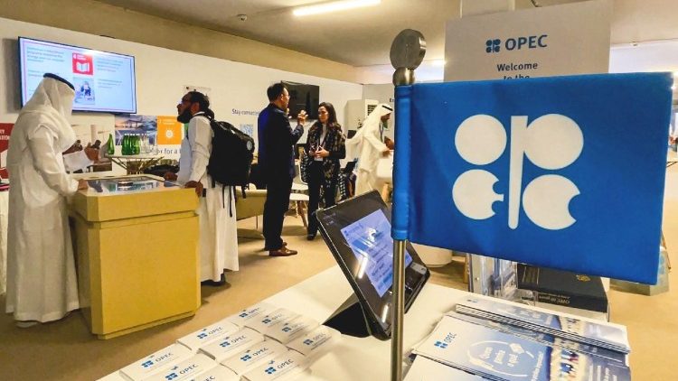 Emirados Árabes Unidos se retiram da OPEP. Tensões com a Arábia Saudita