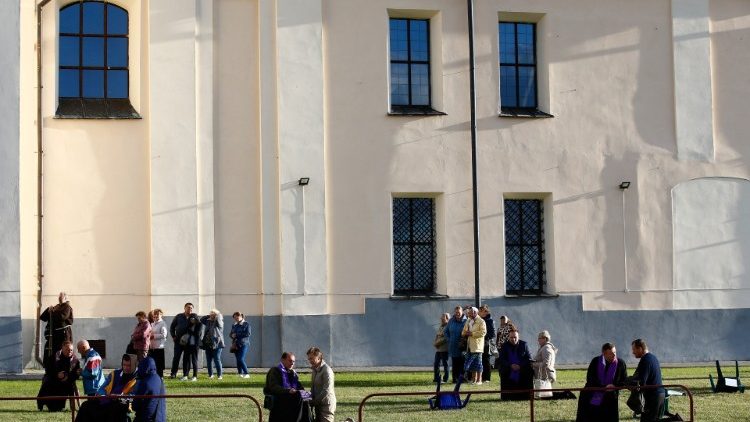 Belarus: libertado frei carmelita polonês Grzegorz Gawel