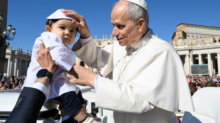 Papa: até o sofrimento, vivido em união com Jesus, é caminho para a santidade