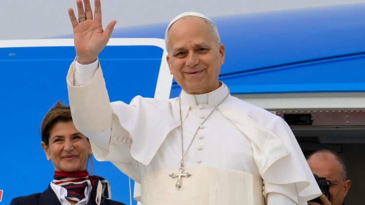 Papa Leão deixa Camarões e segue para Angola