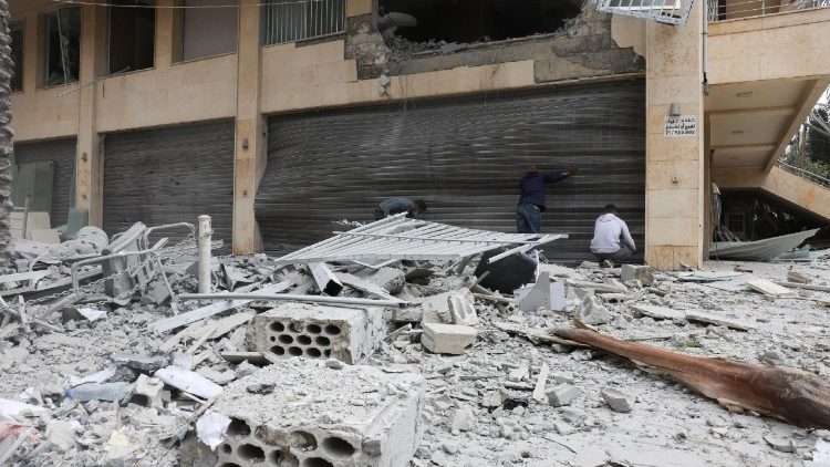 Irã, plano de paz do Paquistão: trégua e abertura do Estreito de Ormuz. Teerã rejeita