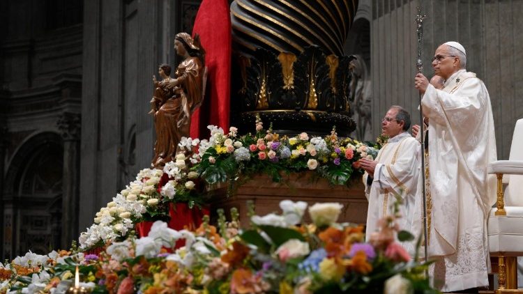 O Papa: ressuscitados com Cristo, podemos dar vida a um mundo novo, de paz e de unidade