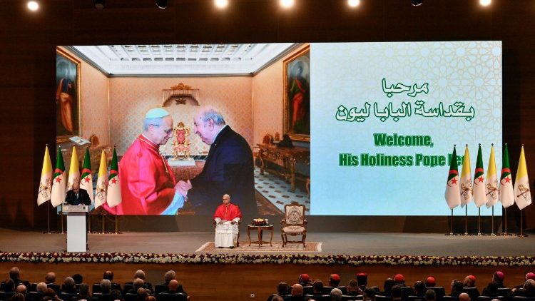 Na Argélia, Papa denuncia tentativas neocoloniais e violações do direito internacional