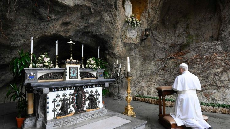 De Massabielle ao Vaticano: o elo eterno entre Santa Bernadette e os Papas