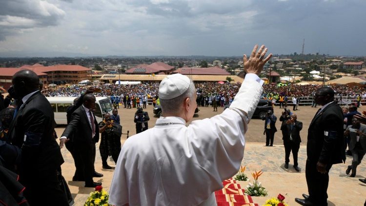 Em um minuto, o quarto dia da visita do Papa à África