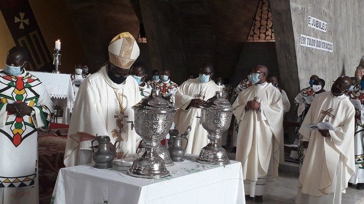 Renovação de promessas sacerdotais marca Missa Crismal nas dioceses de Angola
