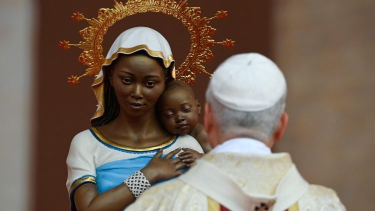 A viagem do Papa à África retratada em imagens
