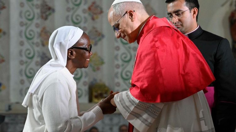 Em um minuto, o primeiro dia do Papa na Argélia