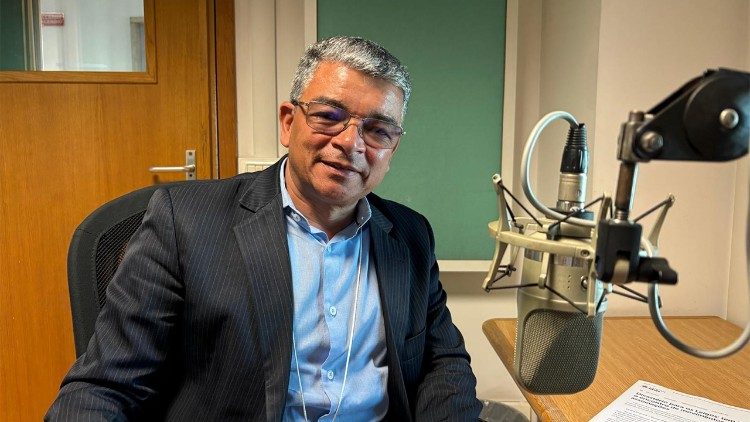 Pontes para o diálogo: Izaias Carneiro defende a unidade e a oração em família
