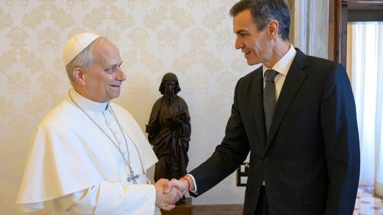 Papa com o presidente do Governo da Espanha em vésperas de viagem ao país em junho