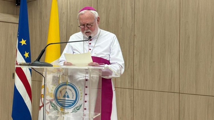 Gallagher: a diplomacia vaticana há séculos empenhada a serviço da paz