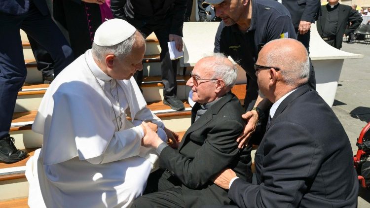 A surpresa do sacerdote que recebeu ajuda do Papa