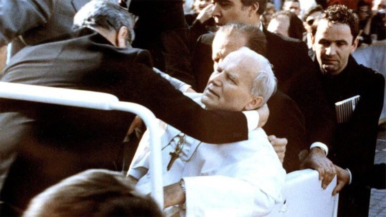 13 de maio de 1981: as palavras de um locutor e dos Papas no dia que chocou o mundo