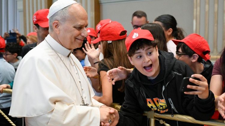 Papa aos crismandos: não desapareçam da paróquia, sejam perseverantes na fé