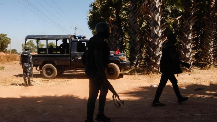 Nigéria: pelo menos 50 estudantes sequestrados em três escolas diferentes