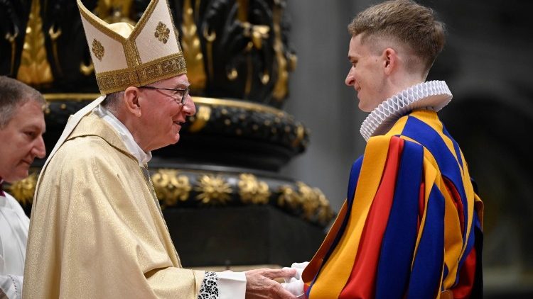 Parolin aos Guardas Suíços: ligados a Deus em uma vida de humildade e serviço