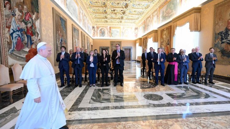 Leão XIV comemora os 100 anos da Livraria Editora Vaticana, que já serviu 9 Papas