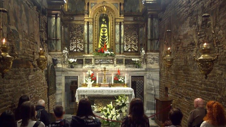 Loreto reza com o Papa pela paz: que os grandes do mundo se tornem instrumentos de paz