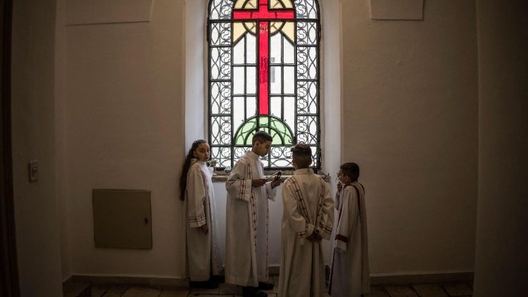 Terra Santa, do sinal da cruz vem a força e a esperança do cristão