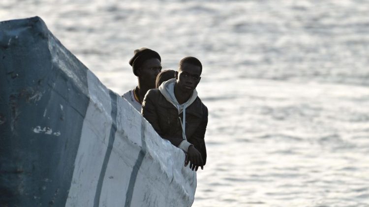 Em El Hierro, a oração pelos migrantes mortos no Atlântico