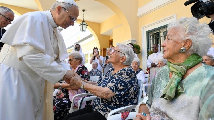 Leão XIV: retomem o bom hábito de visitar os idosos