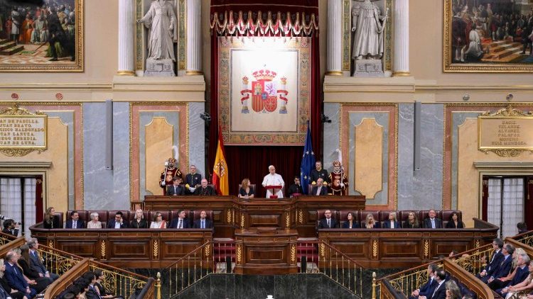 O Papa: uma sociedade justa defende toda vida humana, os pobres, a paz e a liberdade