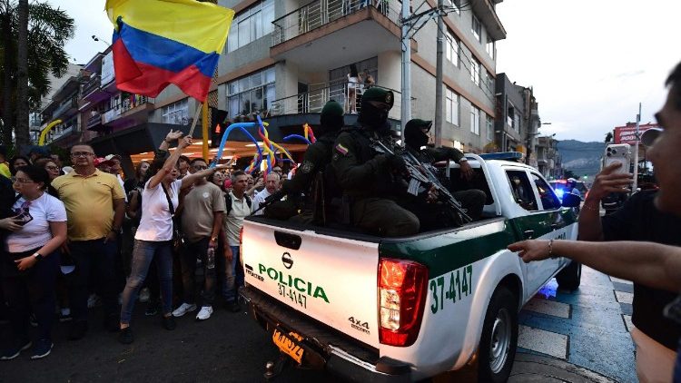 Colômbia anuncia cessar-fogo antes do segundo turno das eleições