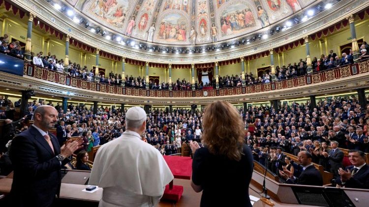 Presidente do Congresso espanhol: com o Papa pela paz e o respeito pela dignidade humana