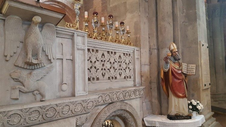 Prior dos Agostinianos em Pavia: queremos apoiar o Papa testemunhando a unidade