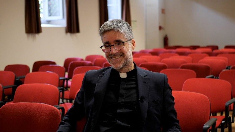 Tiago Freitas: “saudável e necessário que haja mulheres na formação dos seminários”